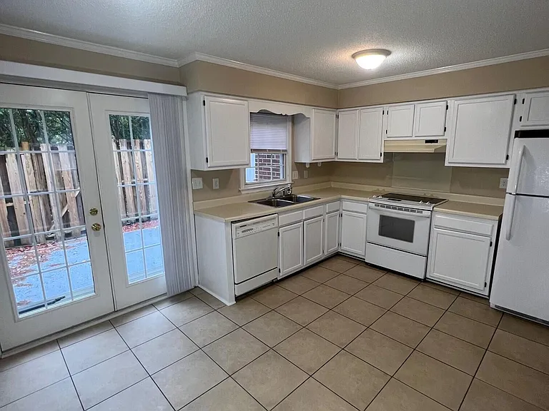 2905 Cedar Creek Rd #E — Photo 4