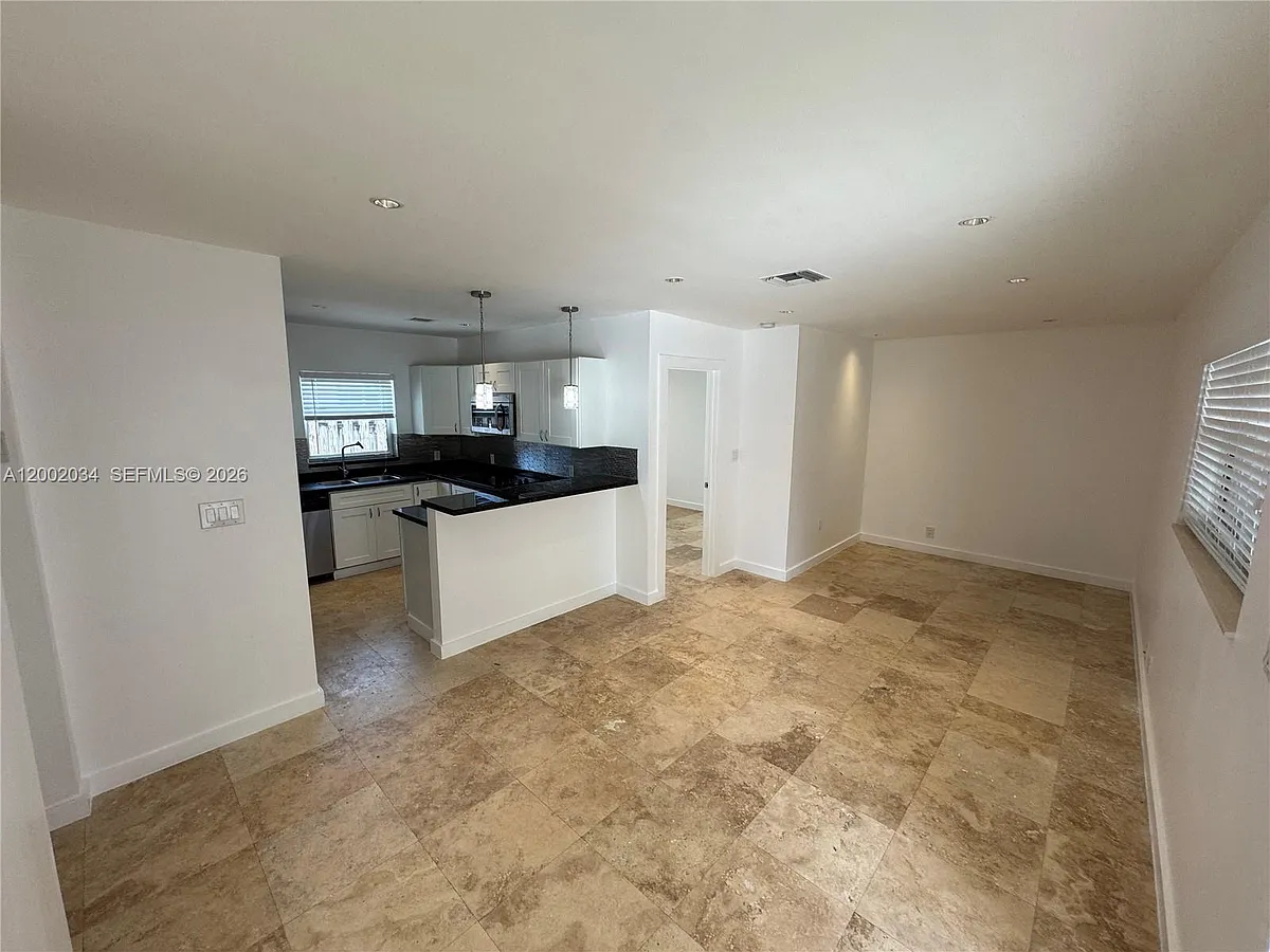 Building Photo - 2724 NE 15th St #4