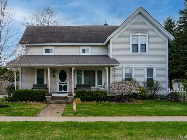 33 N Church St, Ortonville, MI 48462