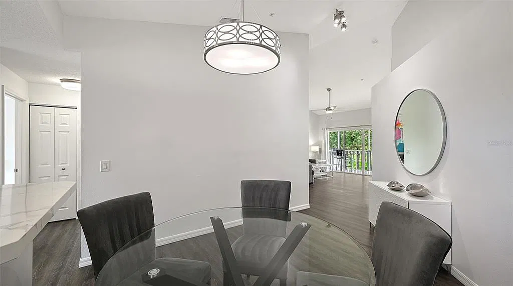 3 bed, 2.0 bath, 1208 sqft, $2,950 — Photo 4