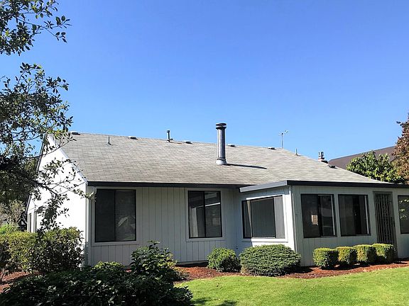 3rd image of 2517 SE Balboa Dr