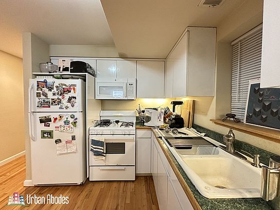 4th image of 3345 N Southport Ave #1G