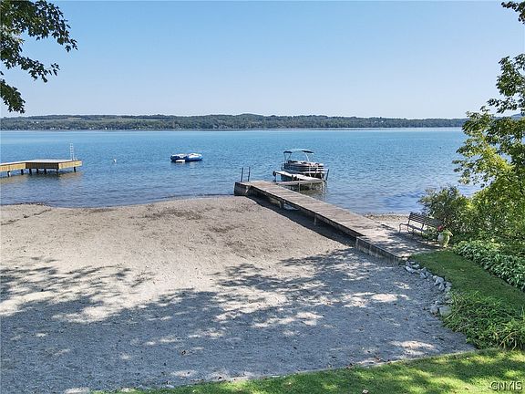 3rd image of 1836 W Lake Rd