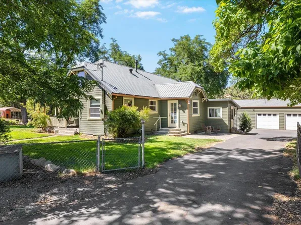 1833 2nd Ave, Gold Hill, OR 97525