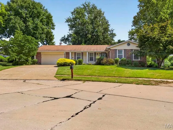 3822 Baville Ct, Florissant, MO 63034