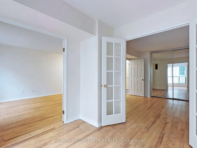 7 Carlton St #708 — Photo 17