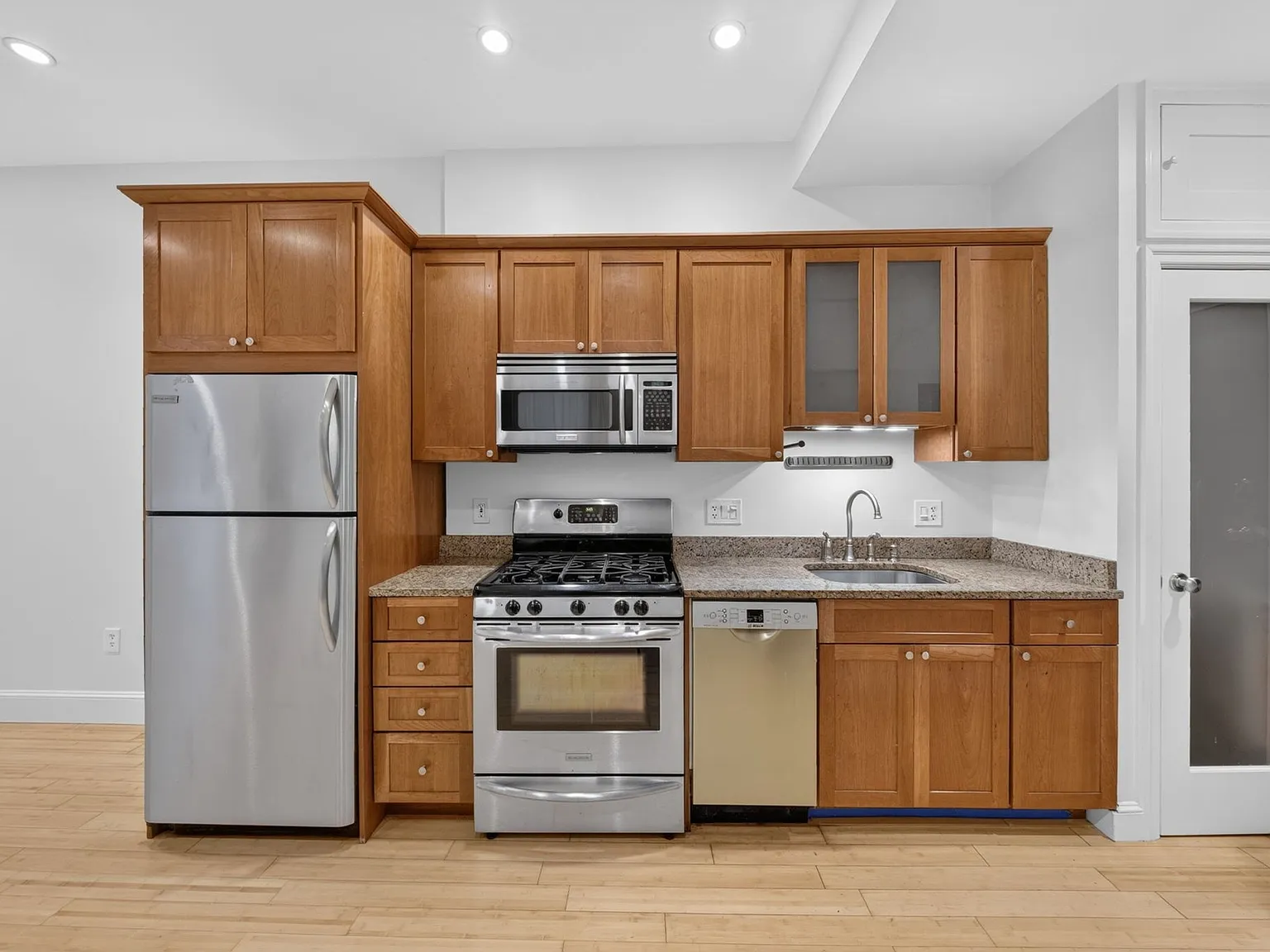 1 bed, 1.0 bath, 442 sqft, $2,850 — Photo 2