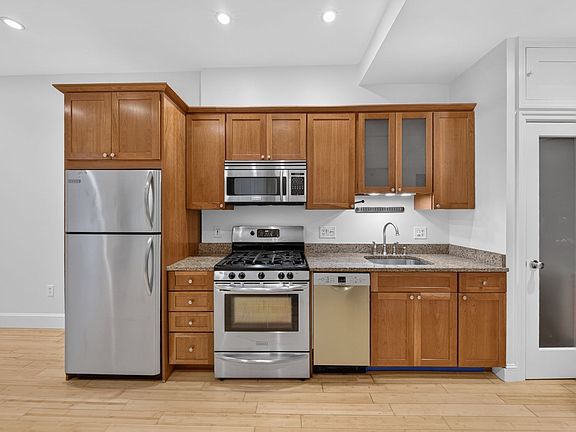 2nd image of 8 Garden Ct APT 2