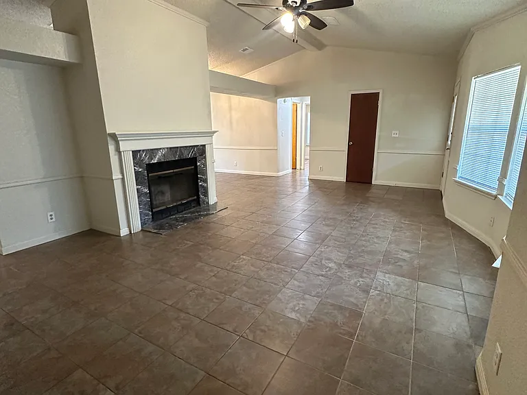 2705 Cypress Ln — Photo 7