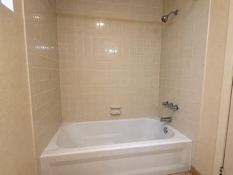 13406 Moorpark St #102 — Photo 16