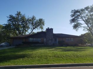 17W141 Hodges Rd, Oakbrook Terrace, IL 60181