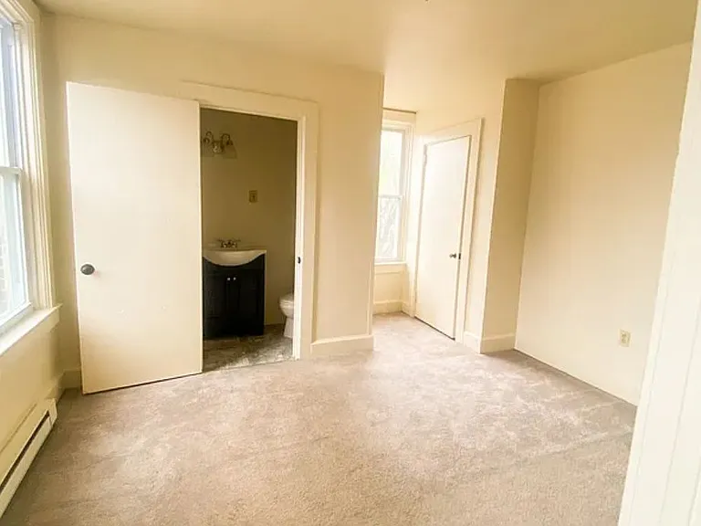 443 W Chestnut St #6 — Photo 4