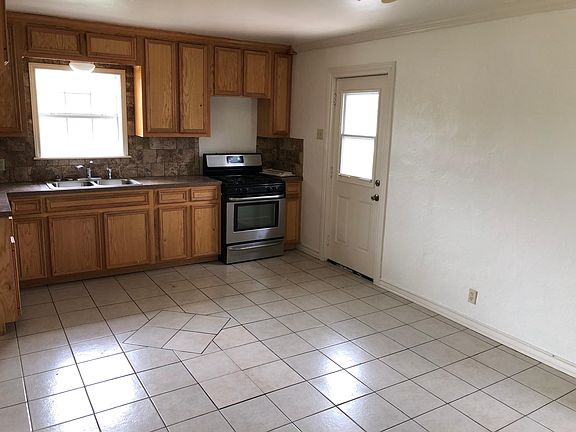 3rd image of 4704 Hakel Dr