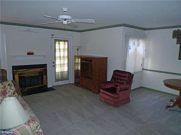 3rd image of 2103 Creekside Dr