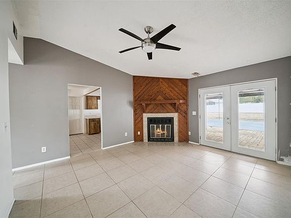 5th image of 2911 Autumnwood Trl