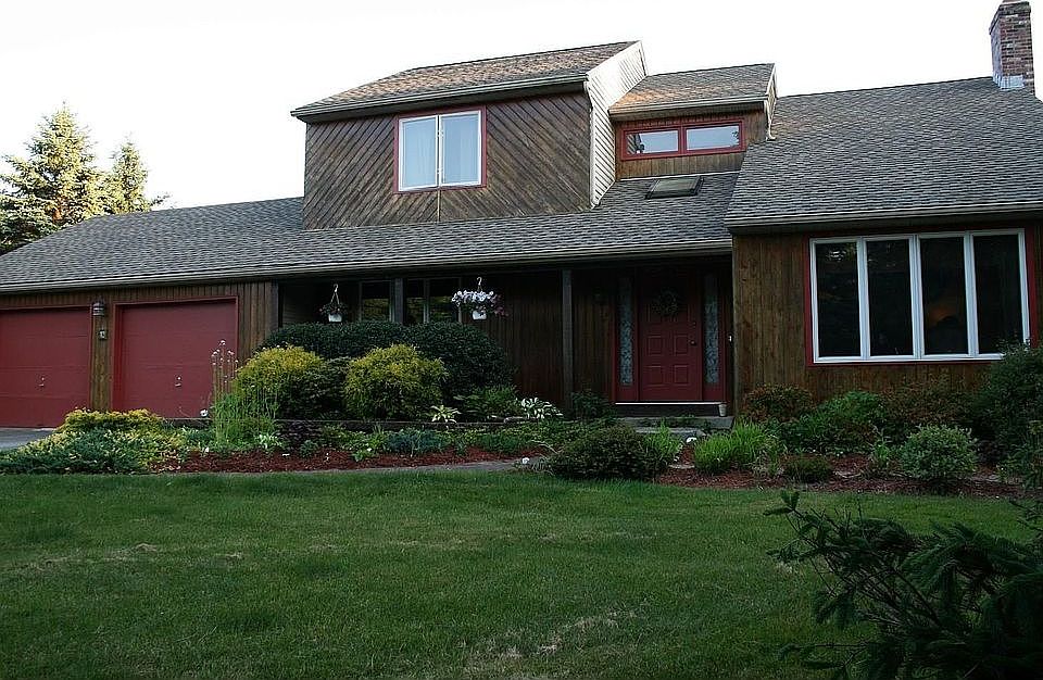 Attractive contemporary style home