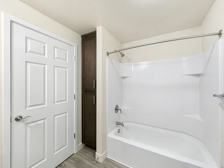 Luxe Ripon Apartments — Photo 23