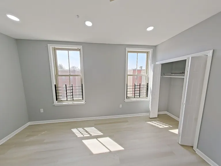1831 W Diamond St — Photo 22