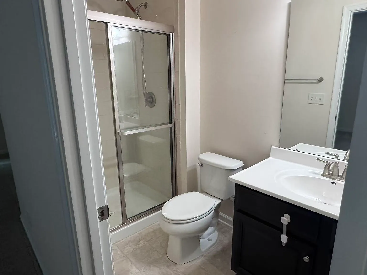 3 bed, 3.5 bath, 2356 sqft, $2,025 — Photo 4