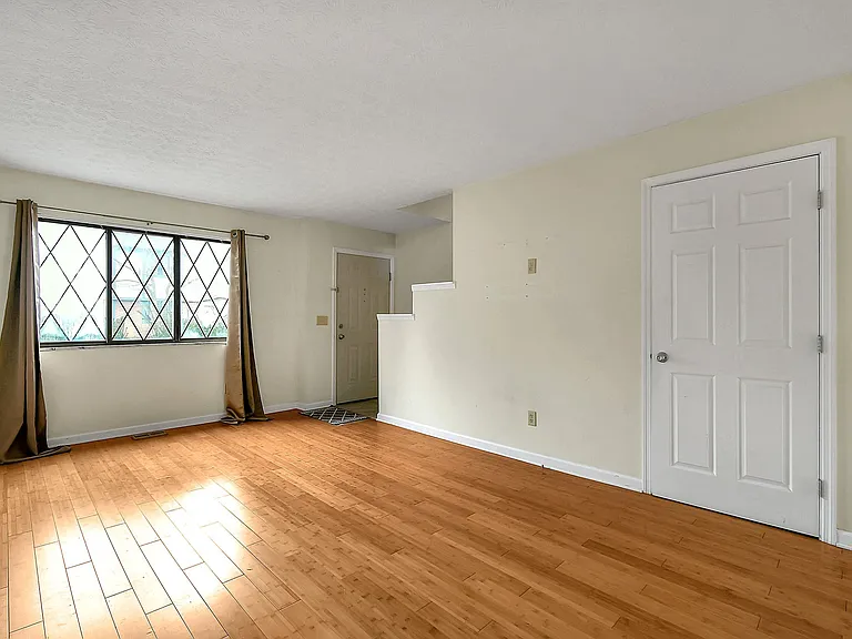 1925 Slaton Ct — Photo 6