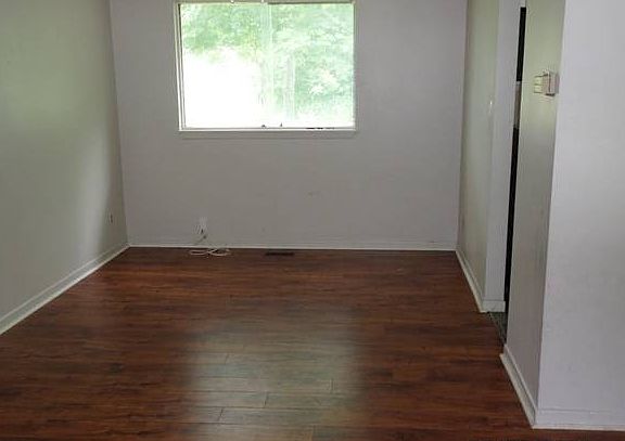 4th image of 6 Watson St