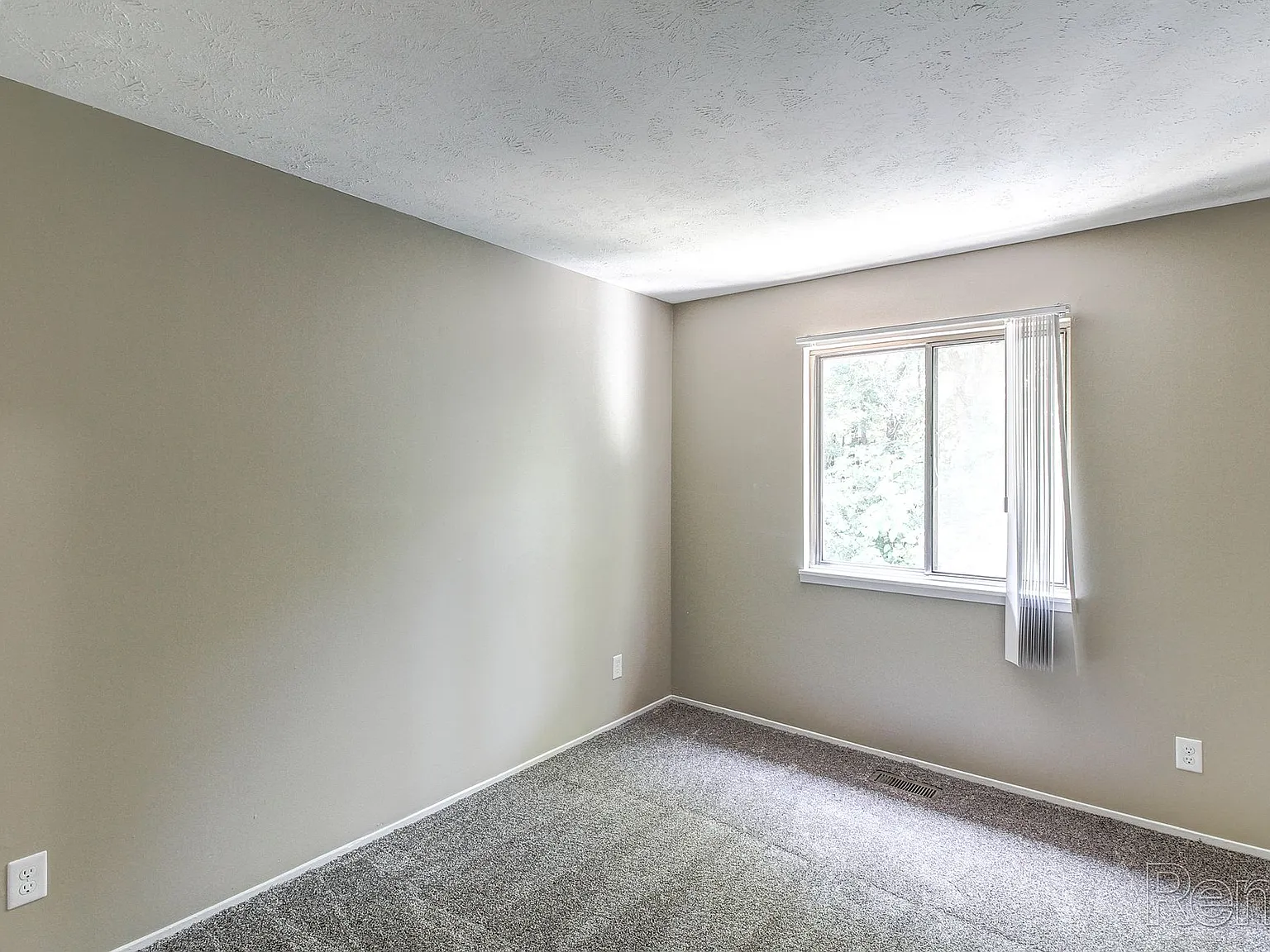 Southdale Square Apartments — Photo 2