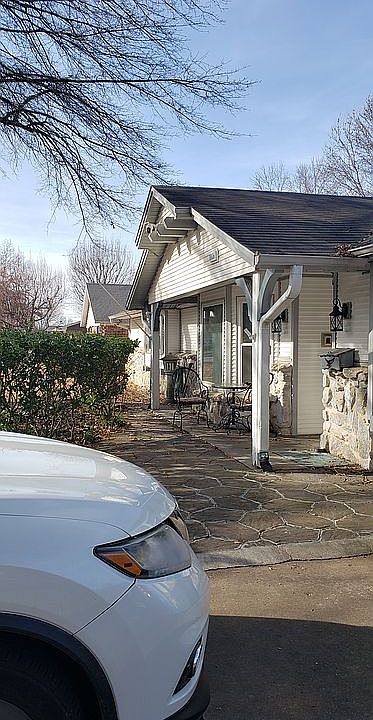 2nd image of 2006 Oak Hill Dr