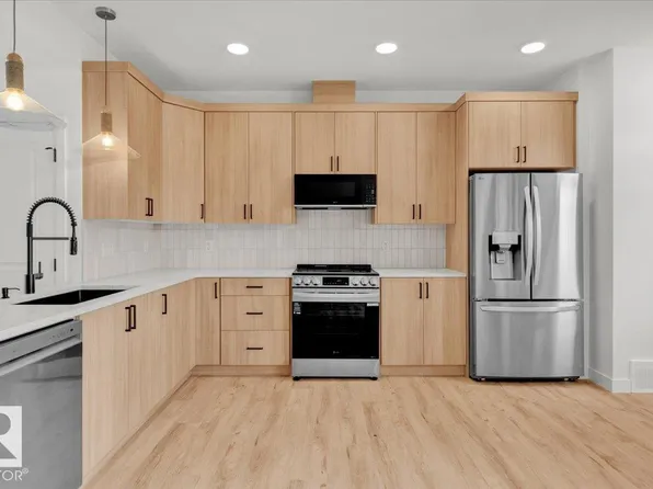 1309 Keswick Dr SW, Edmonton, AB T6W 4T4
