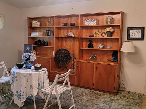 5th image of 207 Verna St