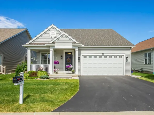 22 Thompson Ln, Canandaigua, NY 14424