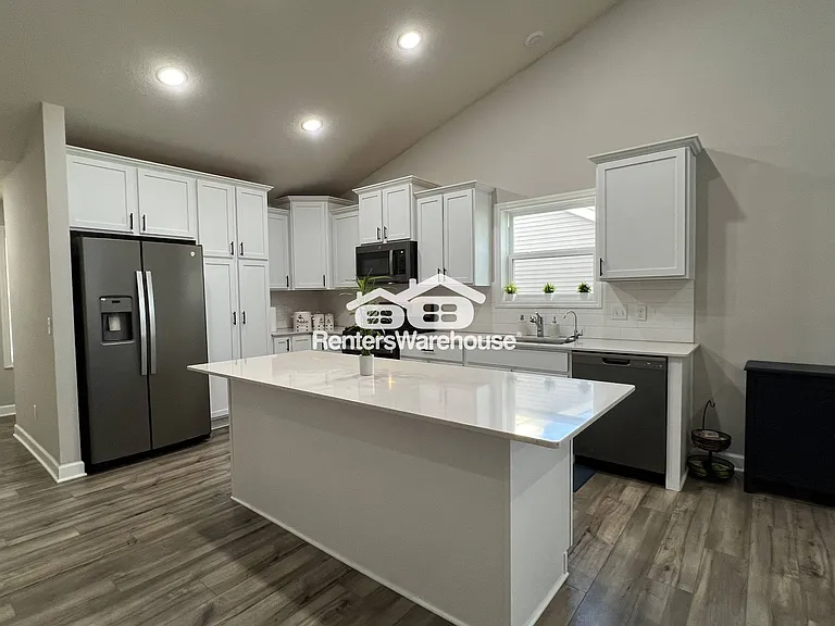 8092 186th St W — Photo 2