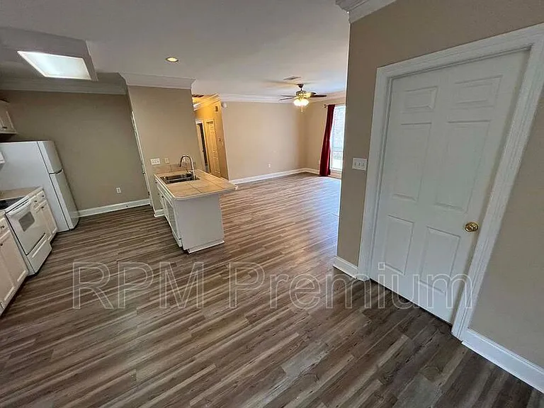 5557 Arialo Dr — Photo 13