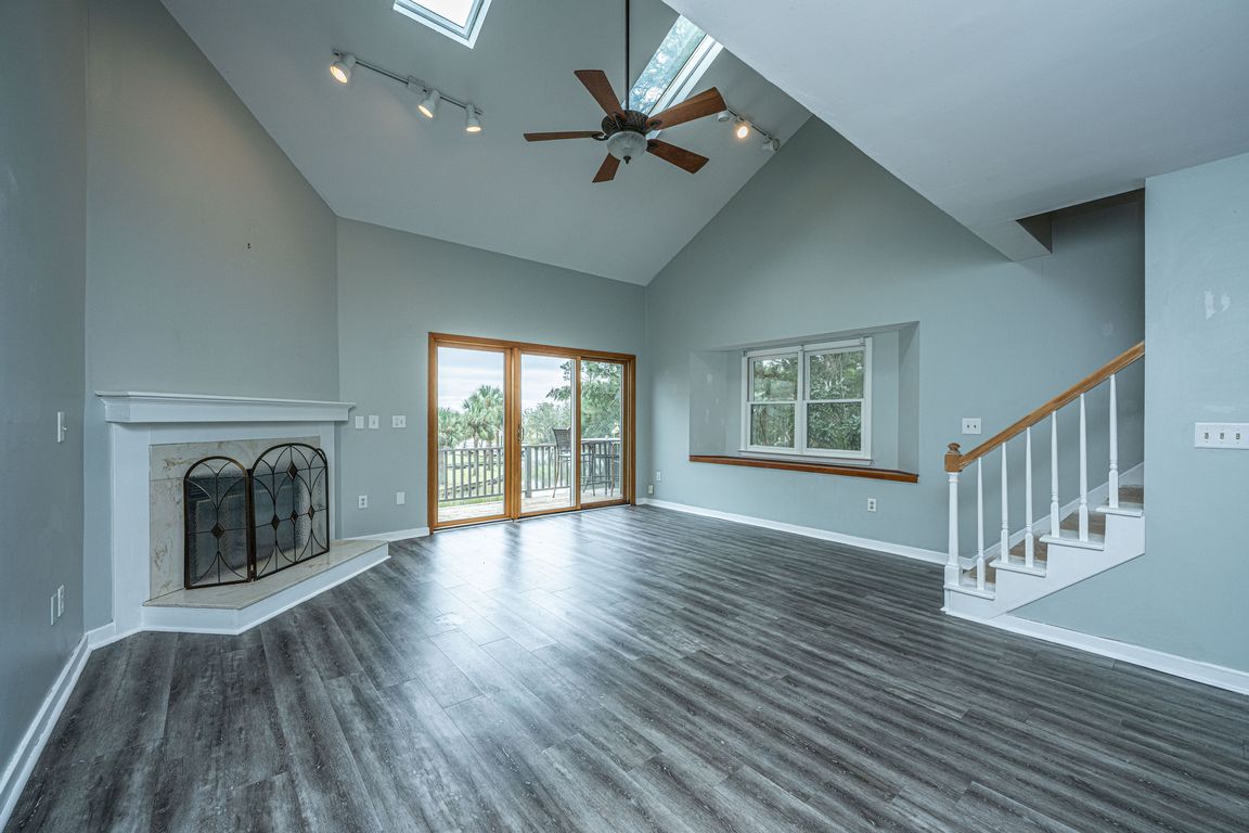 next background image