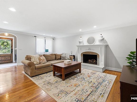 4th image of 23 Trinity Place