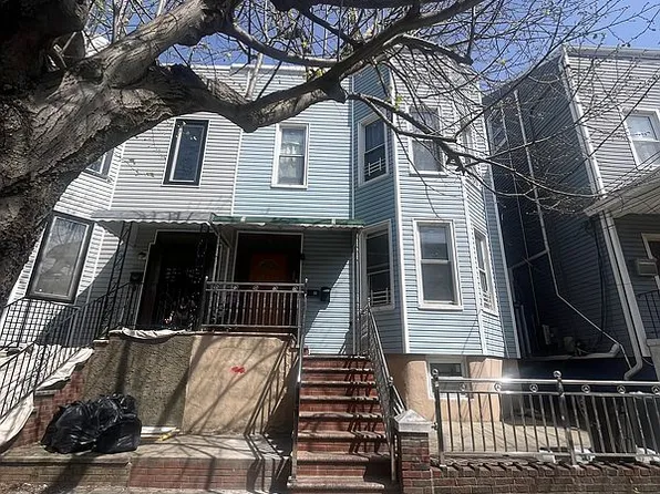 20-45 121st St Floor 1, College Pt, NY 11356