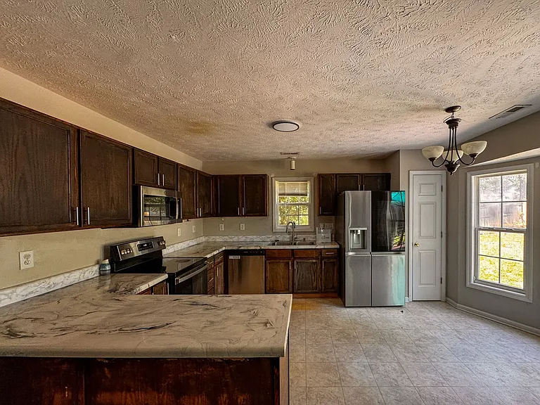 118 Jefferson Dr — Photo 3
