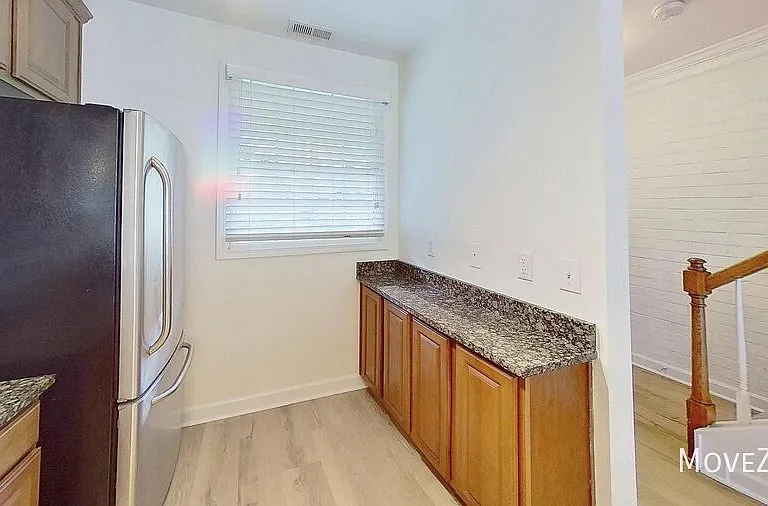 1336 Green Oaks Ln #E — Photo 32