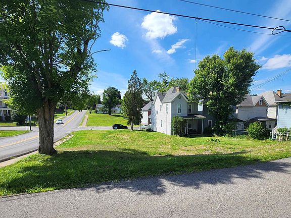 2nd image of 609 7th St