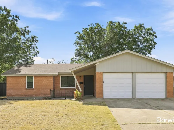 313 McCurdy St, Crowley, TX 76036