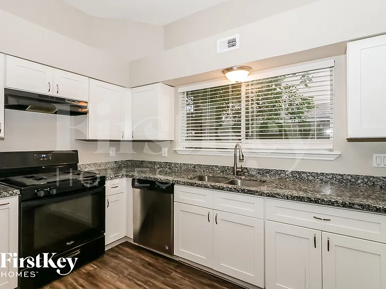 2106 Hazyknoll Ln — Photo 7