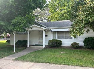 401 W 11th St, Christopher, IL 62822