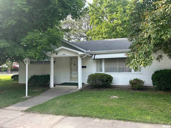 401 W 11th St, Christopher, IL 62822