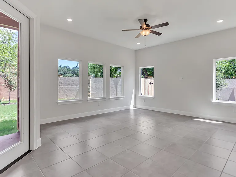 600 Park Cir — Photo 8