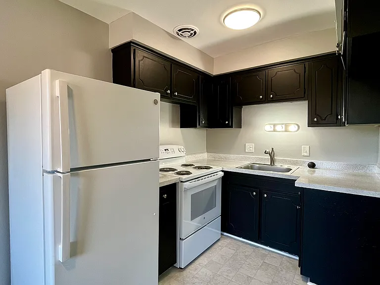 4415 Oakwood Blvd #6 — Photo 4