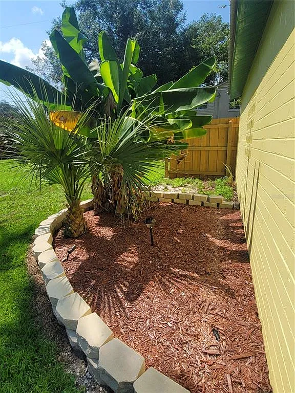 2 bed, 1.0 bath, 997 sqft, $1,300 — Photo 4