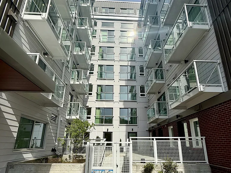 900 Rainier — Photo 30