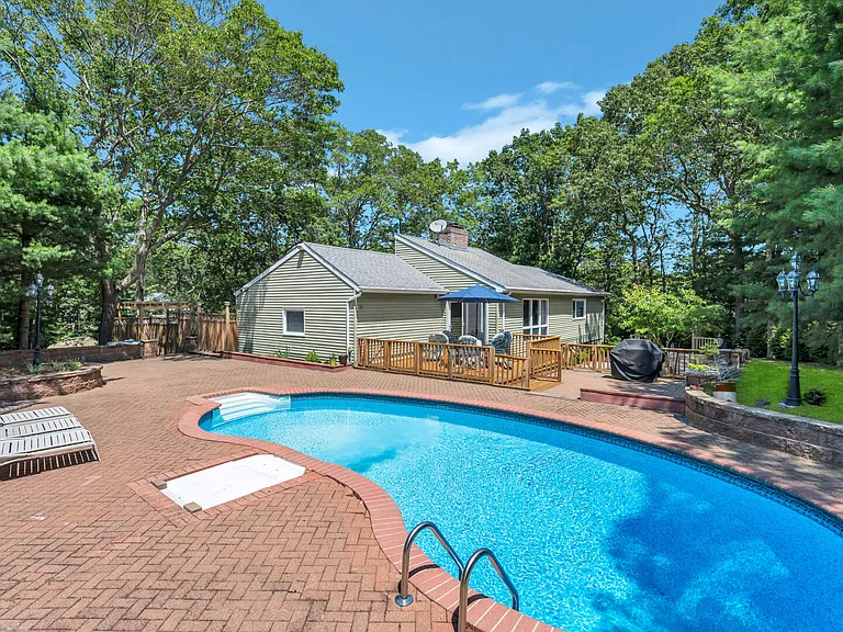 39 Brandywine Dr — Photo 2