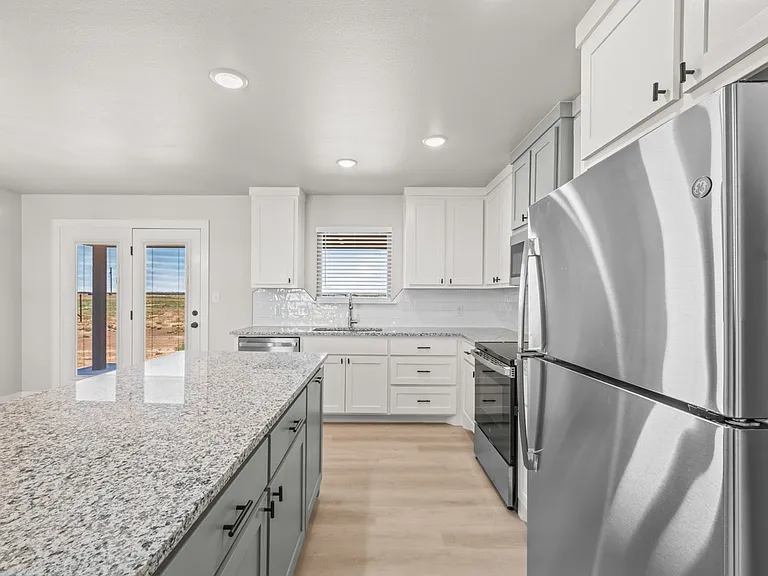 10517 East Cres #7400 — Photo 34