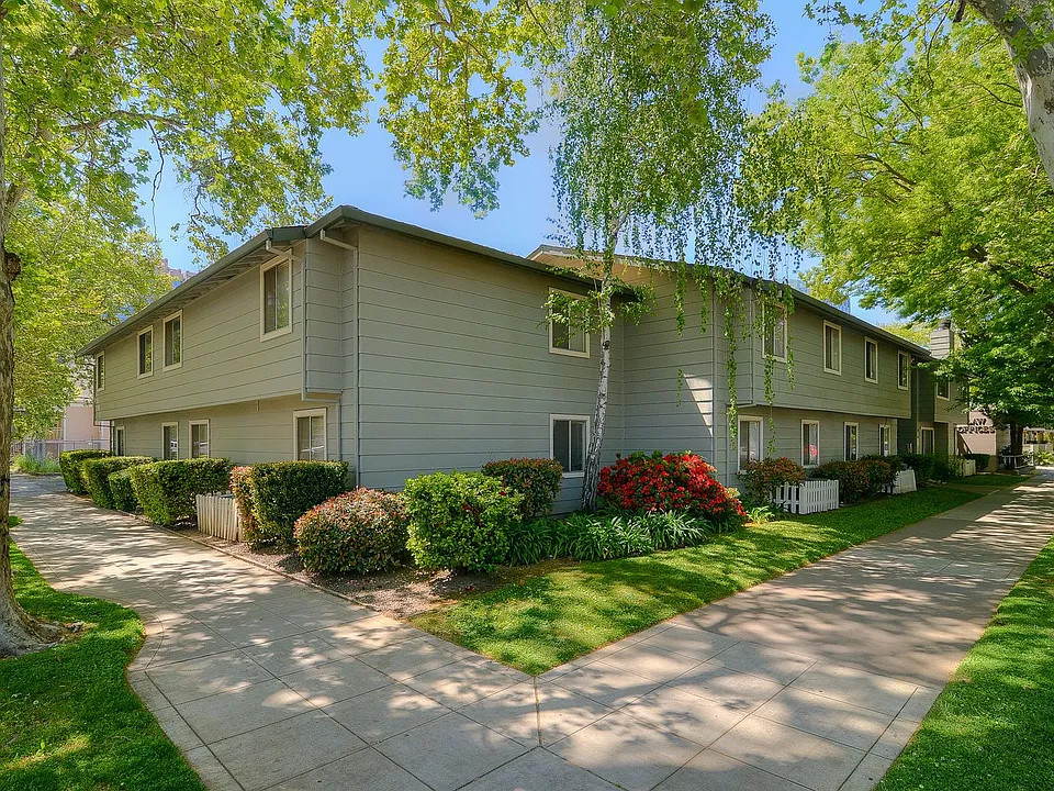 1324 G Street