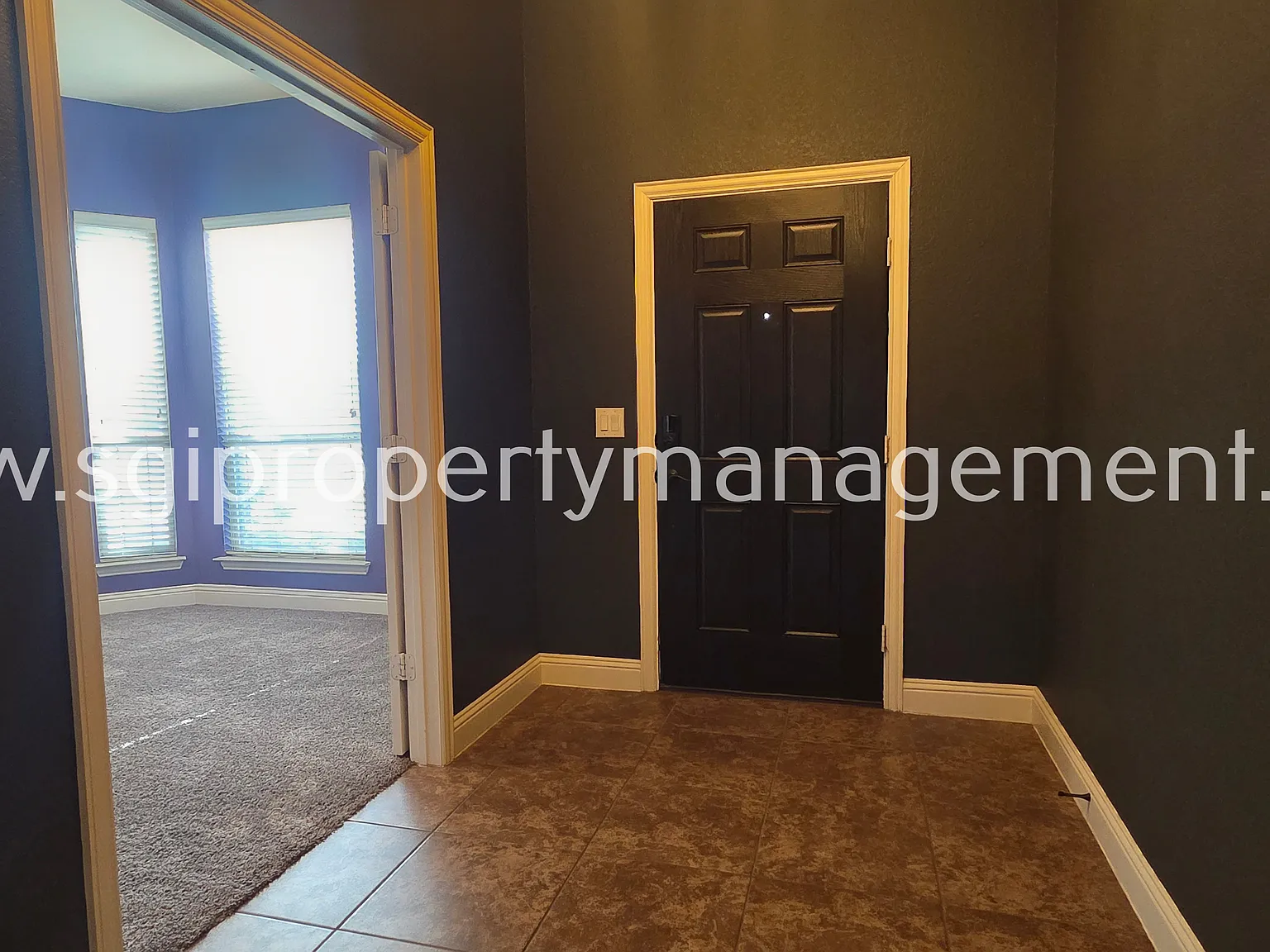 Pristine and Stunning 4 Bedroom! — Photo 3